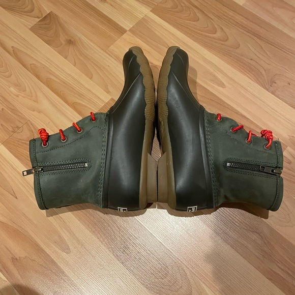 SPERRY Saltwater water proof rubber duck boot sz 7 - Picture 2 of 6